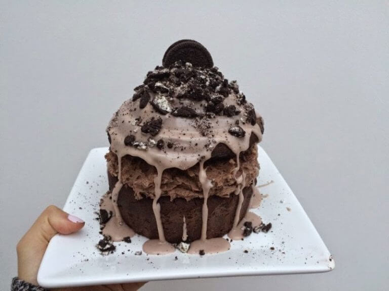 The Giant Chocolate Oreo Cupcake ♡