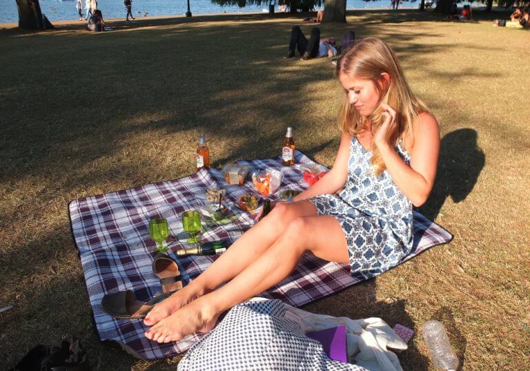 Picnicing in Hyde Park, London | Where's Mollie? A Travel and Adventure Lifestyle Blog