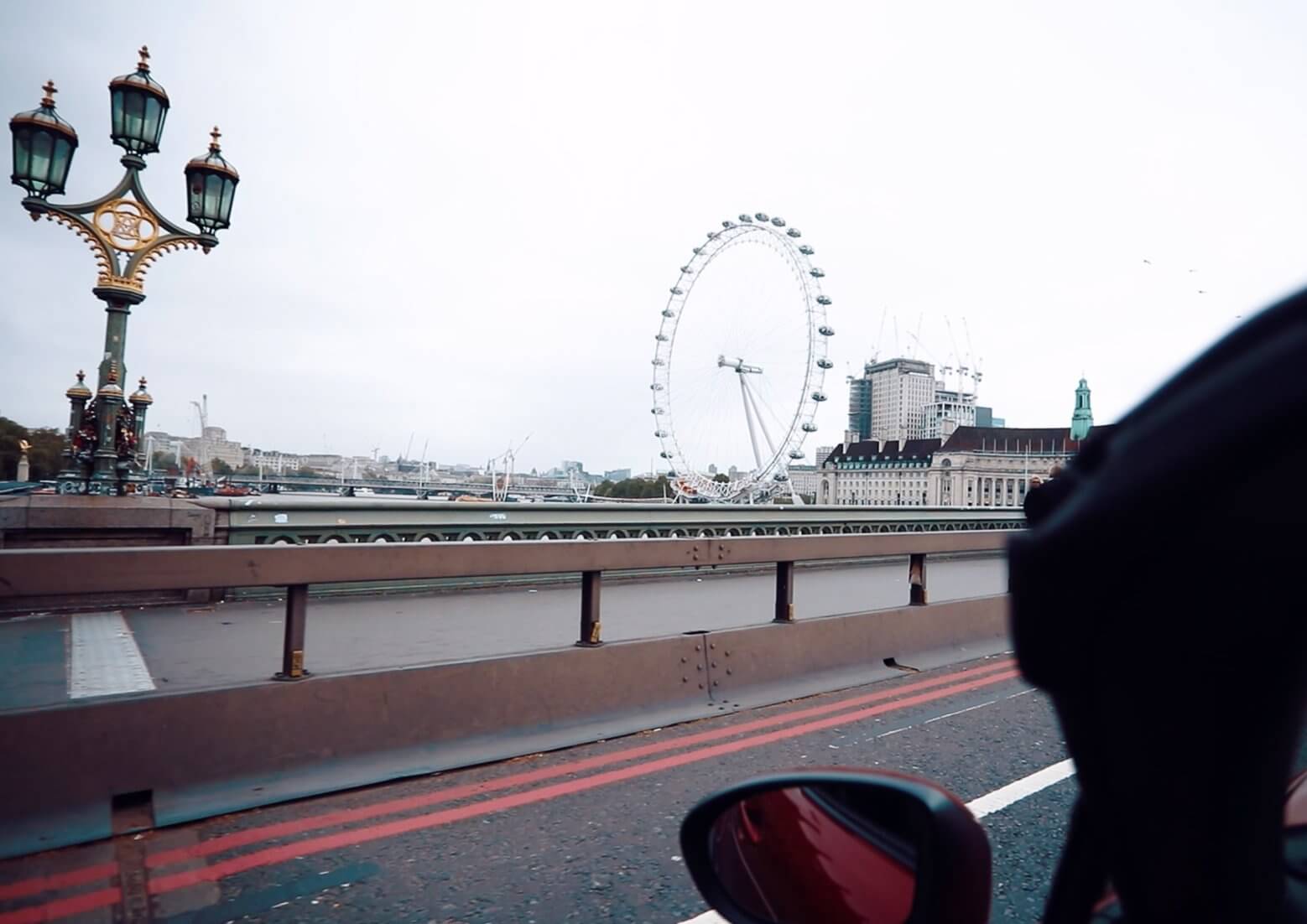 An open top car tour of London's iconic landmarks and landscapes