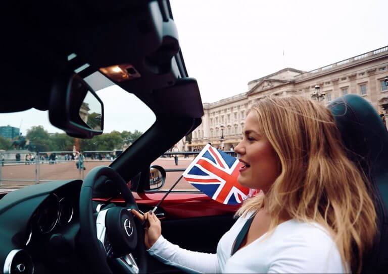 An open top car tour of London's iconic landmarks and landscapes