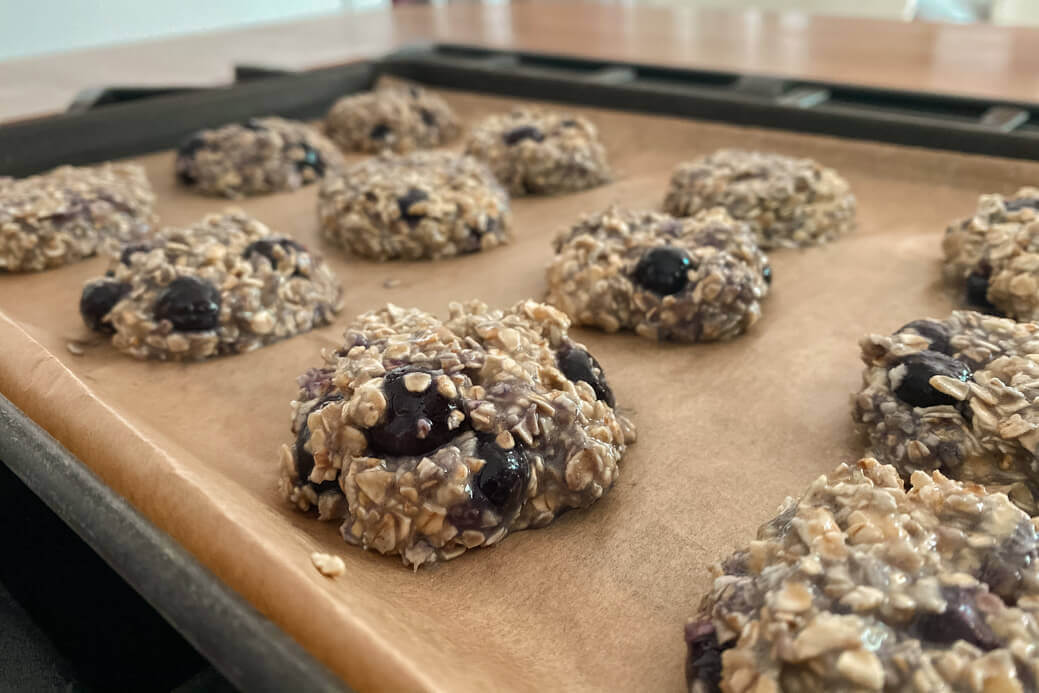 Healthy banana and blueberry oat bites | Where's Mollie? A travel and adventure lifestyle blog