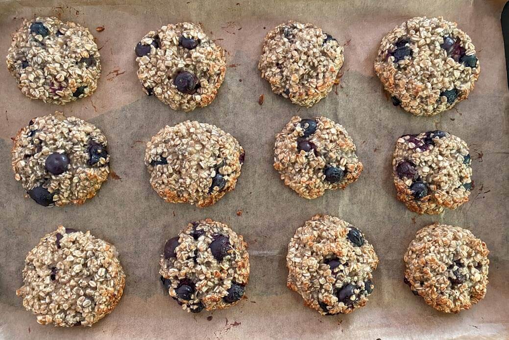 Healthy banana and blueberry oat bites | Where's Mollie? A travel and adventure lifestyle blog