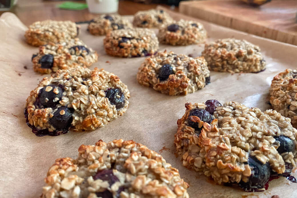 RECIPE: Healthy banana and blueberry oat bites